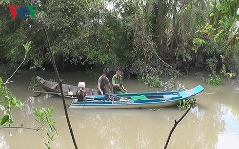 Công an huyện Cai Lậy, tỉnh Tiền Giang khám nghiệm hiện trường