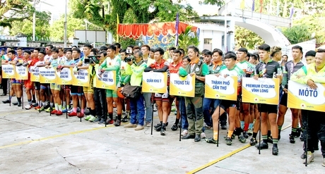 Quang cảnh lễ khai mạc giải (ảnh: THẾ HUY)