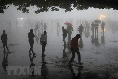 Mưa lớn tại bang Himachal Pradesh. (Nguồn: AFP/TTXVN)