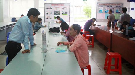 Người lao động liên hệ tư vấn tìm việc làm tại Trung tâm Dịch vụ việc làm tỉnh Bình Dương.