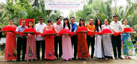 Khánh thành cầu nhân ái và tuyến đường giao thông nông thôn tại xã Thới Hòa