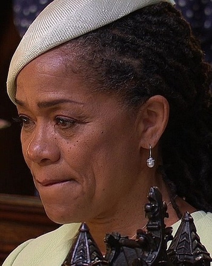 Ánh mắt xúc động của bà Doria Ragland - mẹ cô dâu Meghan