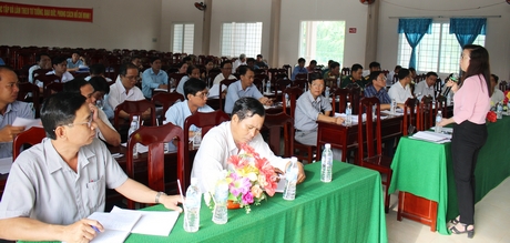 Đoàn phúc tra làm việc tại xã Hòa Bình.