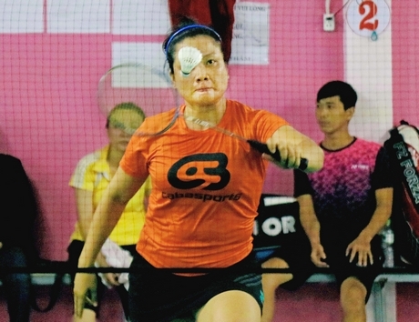 Hồng Phơi góp phần đưa đội TP Vĩnh Long vào chung kết đồng đội nữ với Tam Bình.