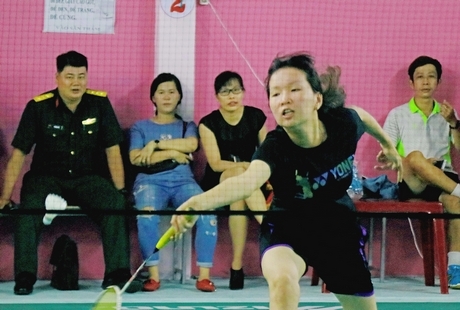 Cây vợt trẻ Thùy Dương (Vũng Liêm) có nhiều tiến bộ tại giải lần này.