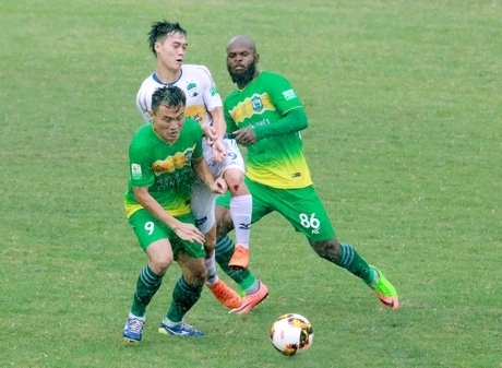 Văn Toàn (9, Hoàng Anh Gia Lai) thi đấu nổi bật trong trận hòa XSKT Cần Thơ 2-2, tại vòng 8 vừa qua đầy kịch tính, hấp dẫn.