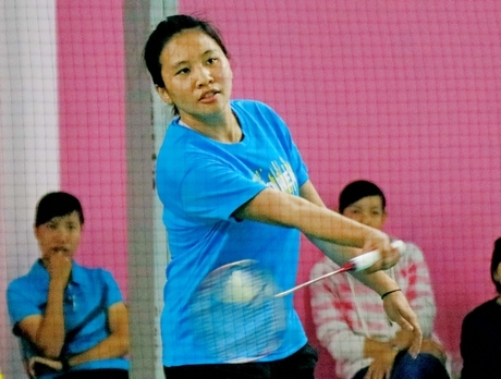 Cây vợt trẻ Tuyết Duy (Tam Bình) thi đấu khá ấn tượng tại giải lần này.