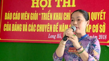 Thí sinh thi thuyết trình.