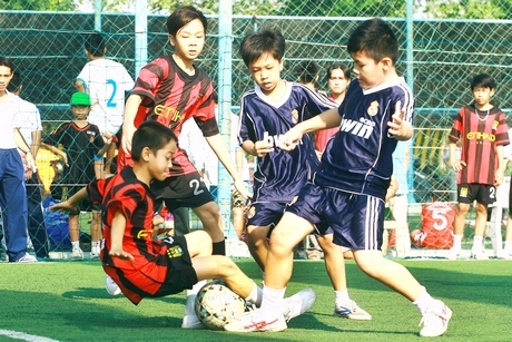 Bóng đá nhi đồng đang là niềm đam mê lớn của giới trẻ Vĩnh Long hiện nay.