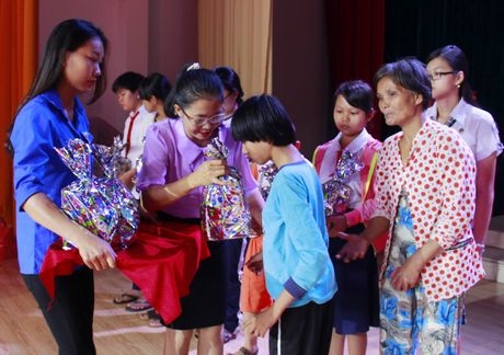 Trẻ em khó khăn, khiếm khuyết cần được sự quan tâm, chung lo của toàn xã hội.