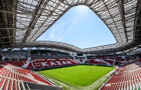 Kazan Arena chắc chắn là điểm đến đầu tiên không thể bỏ lỡ. Điều đáng chú ý nhất là Kazan Arena cũng được thiết kế bởi các kiến trúc sư tài năng đã kiến tạo nên hai sân vận động nổi tiếng Wembley và Emirates.