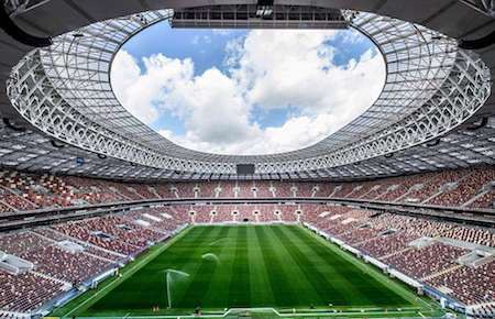 Luzhniki có sức chứa lên tới 81.000 khán giả và đây cũng là địa điểm khá quen thuộc với các tín đồ túc cầu khi đã chứng kiến trận chung kết Champion League giữa Manchester United và Chelsea hồi năm 2008.