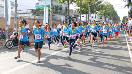 Các VĐV nữ thanh niên tranh tài tại mùa giải năm 2015.