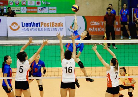 Nguyễn Thị Bích Tuyền hiện có sức bật tốt nhất 3m15  (Ảnh tại giải Bóng chuyền quốc tế Vĩnh Long 2017).