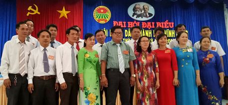 BCH nhiệm kỳ mới ra mắt đại hội.