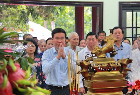  Ủy viên Bộ Chính trị, Bí thư Trung ương Đảng, Trưởng Ban Tuyên giáo Trung ương- Võ Văn Thưởng thắp hương tưởng nhớ cố Thủ tướng Võ Văn Kiệt.