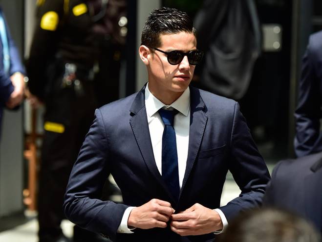 Soái ca quốc dân Colombia - James Rodriguez - vốn đã là một thỏi nam châm nhờ cả chuyên môn lẫn ngoại hình từ giải đấu tại Brasil 4 năm trước. Theo thời gian, phong cách và phong độ của anh ngày càng được hoàn thiện.