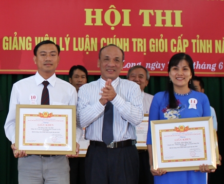 Thí sinh Trần Hồng Ngọc và thí sinh Trần Văn Kiệt đồng giải nhì.