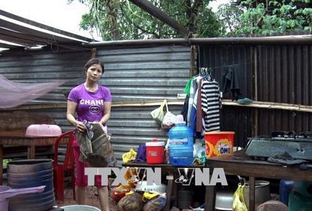 Mưa giông làm tốc mái nhà chị Lê Thị Nga, thôn Trung Hạ, xã Quế Trung, huyện Nông Sơn (Quảng Nam). Ảnh: Đỗ Trưởng/TTXVN