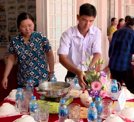 Những gia đình văn hóa tiêu biểu tham gia thi nấu ăn và trò chơi dân gian       