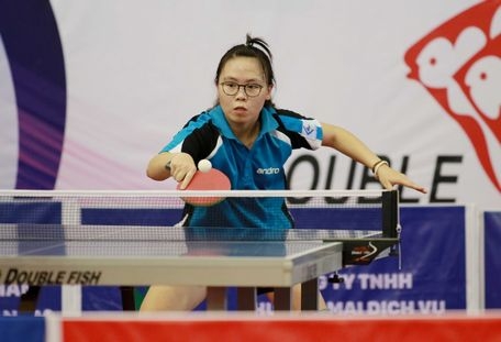 Nguyễn Ngọc Ngân Thanh (Vĩnh Long) trong trận gặp Đồng Nai ở giải hạng A (quốc tế).