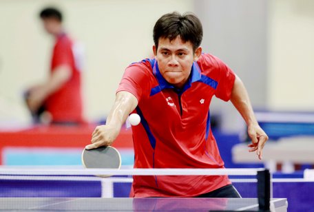 Cây vợt Dương Ngọc Thắng (Quảng cáo Phát Tài- Vĩnh Long) tại Giải quốc tế Vĩnh Long- Cúp Phân bón Miền Nam lần thứ 3- 2018.