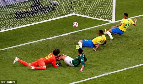 Neymar mở tỉ số cho Brazil.