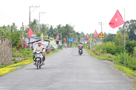  Đầu năm đến nay, xã Tân Lộc quan tâm trồng cây xanh và hoa trên các tuyến đường nhằm tạo cảnh quan sáng- xanh- sạch- đẹp.