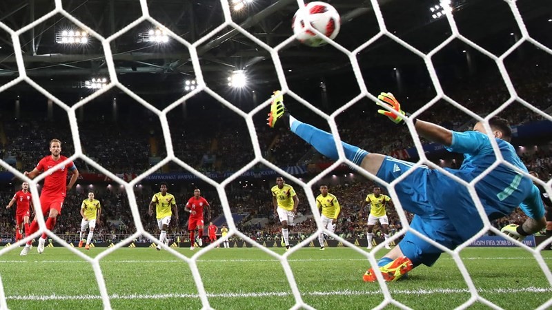 Harry Kane mở tỉ số trên chấm 11m cho Anh.