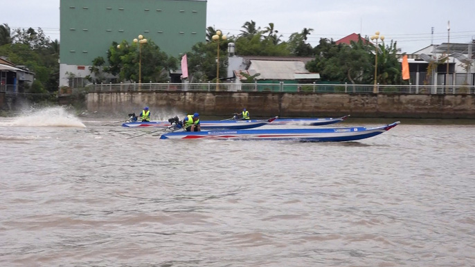 Tranh đua quyết liệt