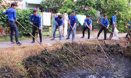 Đoàn viên thanh niên thực hiện phần việc xây dựng nông thôn mới và đô thị văn minh