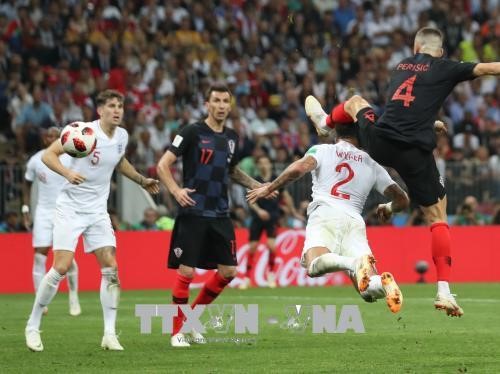 Pha ghi bàn của cầu thủ Ivan Perisic (thứ 1, bên phải) quân bình tỷ số 1-1 cho đội tuyển Croatia trước đối thủ Anh trong trận bán kết trên sân vận động Luzhniki ở thủ đô Moskva (Nga) ngày 11/7. Ảnh: THX/TTXVN