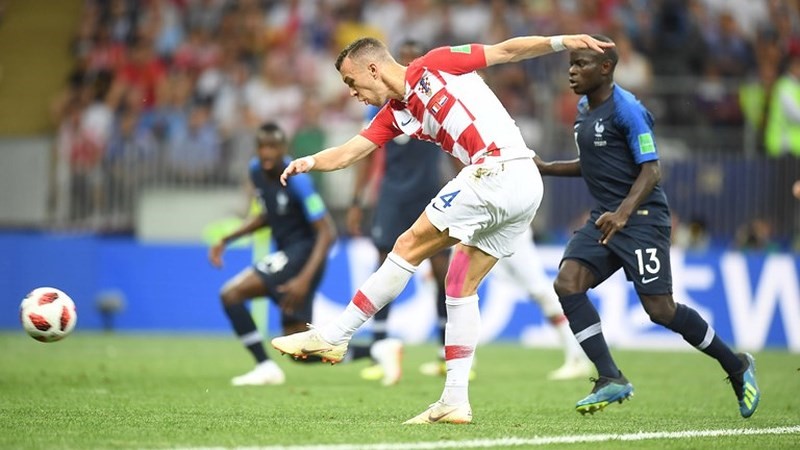 Perisic san bằng tỉ số 1-1 cho Croatia.