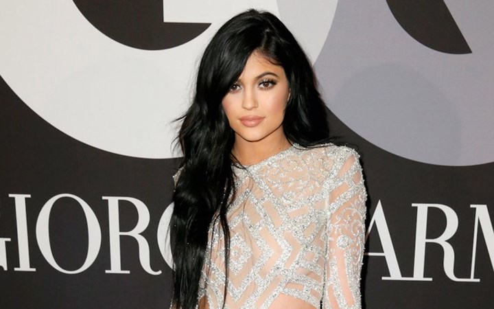 Chỉ riêng nguồn thu từ việc kinh doanh mỹ phẩm, Kylie Jenner đã thu về 630 triệu USD kể từ khi dòng sản phẩm của cô được ra mắt năm 2015.(Ảnh: BI)