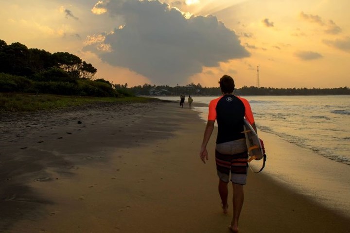 Hoàng hôn trên vịnh Arugam ở Sri Lanka.