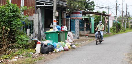 Đoàn cũng lưu ý xã cần khắc phục vấn đề vệ sinh trên các tuyến đường.