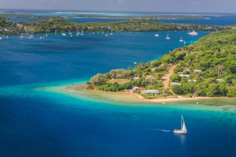 15. Tonga- Hòn đảo rộng 717 km2 là quốc gia theo chế độ quân chủ duy nhất còn lại ở Thái Bình Dương. Tới Tonga, du khách có cơ hội trải nghiệm văn hóa của người Pô-li-nê-di, chiêm ngưỡng các ngọn núi lửa đang hoạt động, ngắm cá voi lưng gù và các bãi biển nguyên sơ.