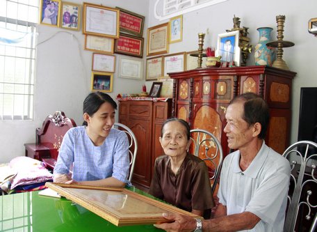 Má Sáu dặn con: “Thà chết chứ không được đầu hàng”.