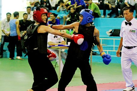 Trận đấu Hoàng Huy (BCH Quân sự tỉnh, đai xanh) thắng Văn Tiến (Trà Ôn).