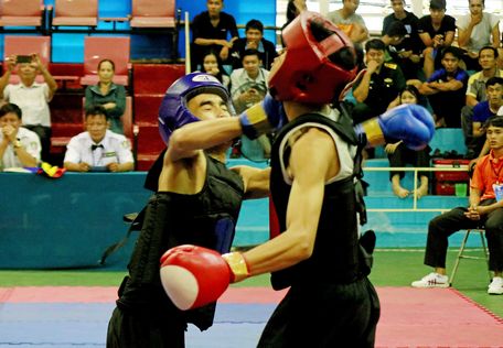 Trận đấu Quốc Toàn (Long Hồ, đai xanh) thắng Minh Tâm (Mang Thít).