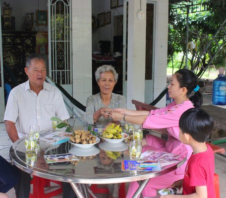 Trải qua bao thăng trầm, đoàn tụ cùng gia đình là hạnh phúc lớn nhất của cô Bảy.