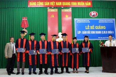 22 học viên tốt nghiệp xếp loại khá.