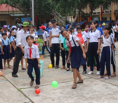 Cần tạo môi trường sống vui tươi, an toàn cho trẻ em.