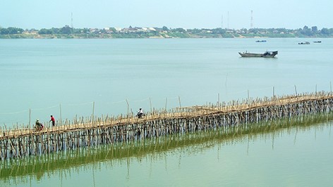 Cầu làm hoàn toàn bằng tre dài hơn 1km, có trọng trải 4 tấn. NGUỒN: AMUSING PLANET