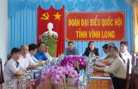 Đại biểu tham dự tại điểm cầu Vĩnh Long