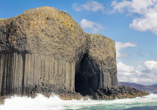 1. Hang Fingal, Đảo Staffa, Scotland