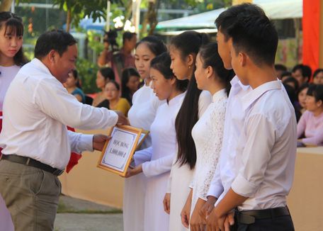 Công tác khuyến học, khuyến tài được thực hiện tốt góp phần kéo giảm tỷ lệ học sinh bỏ học trên địa bàn tỉnh. Ảnh minh họa