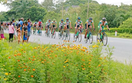 Các tay đua tranh tài chặng 7, từ TP Cần Thơ đi TP Cà Mau.