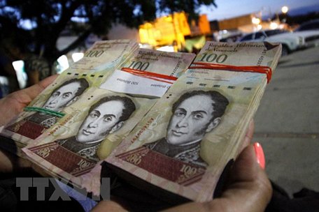 Đồng 100 bolivar. (Nguồn: AFP/TTXVN)