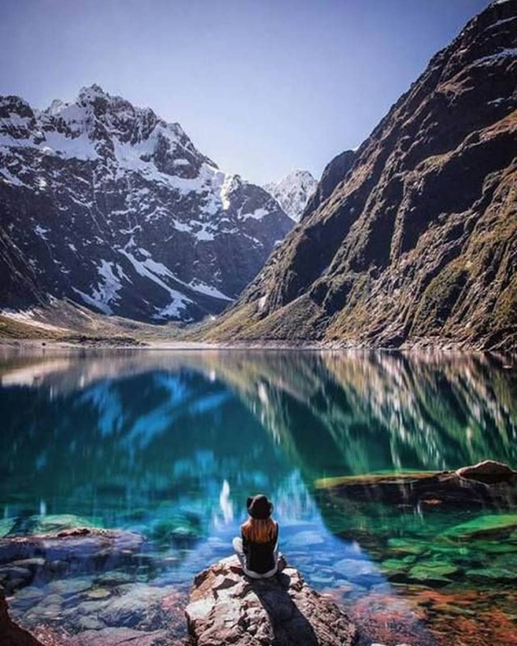 5.Vườn quốc gia Fiordland, New Zealand-       Bên trong khu vườn quốc gia này có một khu bảo tồn tên là Miford Sound, được mệnh danh là kỳ quan thiên nhiên thứ 8 của thế giới. Cảnh đẹp nơi này không có một từ nào có thể diễn tả hết được.